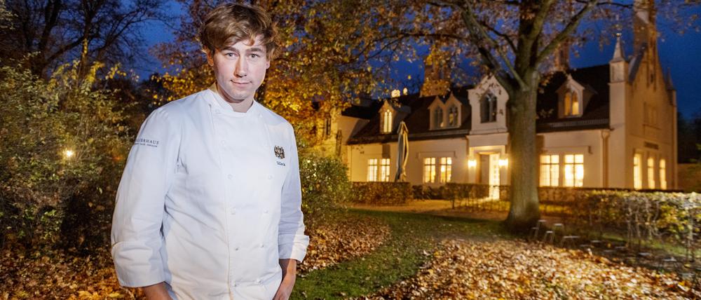  Tim Sillack kocht im Cavalierhaus neben Schloss Branitz in Cottbus. 