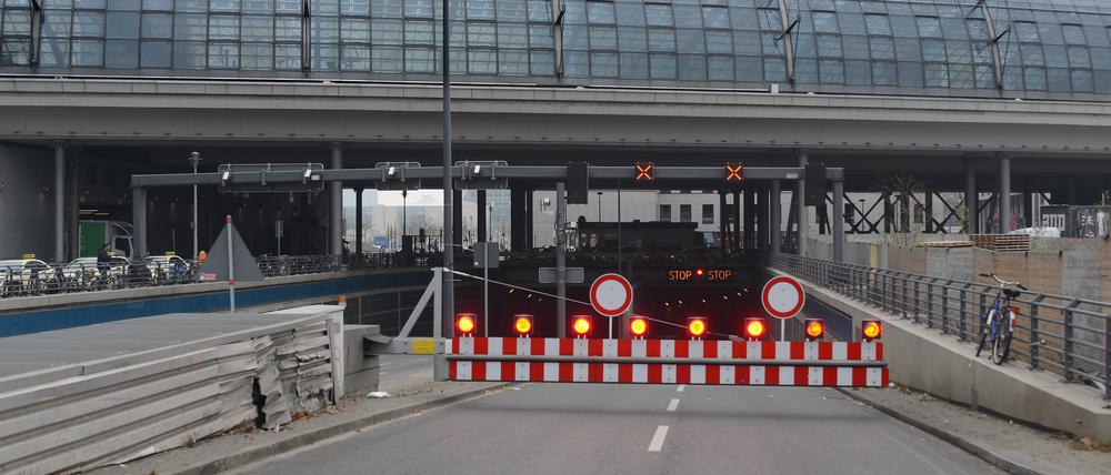 Keine Durchfahrt durch den Tiergartentunnel.