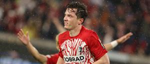 Freiburgs Angreifer Michael Gregoritsch feiert seinen Treffer zum 3:2. 