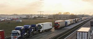 Symbolfotos von der Bundespolizei zur Lage auf der A12