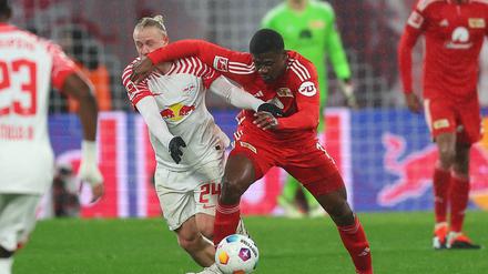 Chris Bedia (rechts) kam bisher erst auf 27 Spielminuten für Union, hier bei der Niederlage gegen Rasenballsport Leipzig.