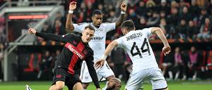 Bayer Leverkusen mit Florian Wirtz (l.) und Qarabag Akdam standen sich in dieser Saison bereits zweimal gegenüber.