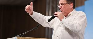 Stephan Brandner, Bundestagsabgeordneter aus Thüringen, redet beim politischen Aschermittwoch der AfD. Osterhofen, Bayern.