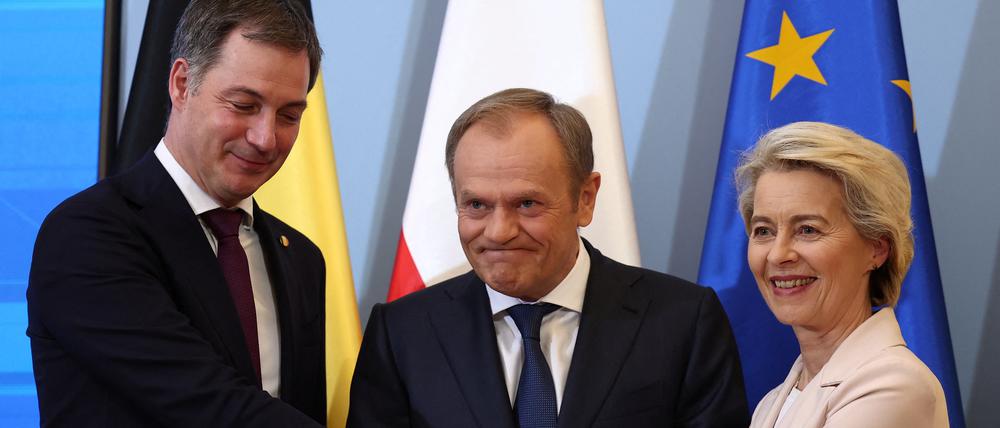 Der belgische Premier Alexander De Croo, Polens Regierungschef Donald Tusk und EU-Kommissionspräsidentin Ursula von der Leyen in Warschau. 