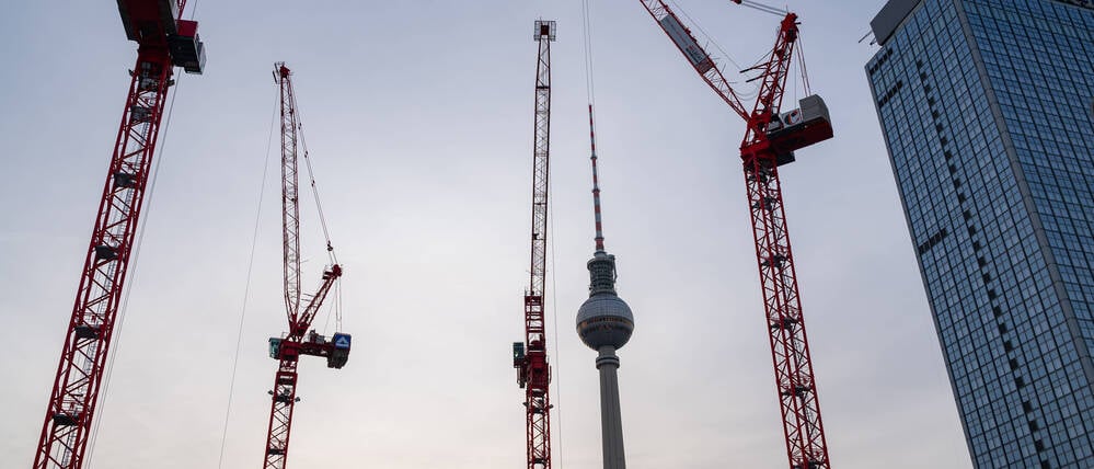 Baut auf, baut auf: Am Alexanderplatz wachsen die Hochhäuser und verändern Skyline und Aussichten