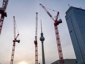 Baut auf, baut auf: Am Alexanderplatz wachsen die Hochhäuser und verändern Skyline und Aussichten