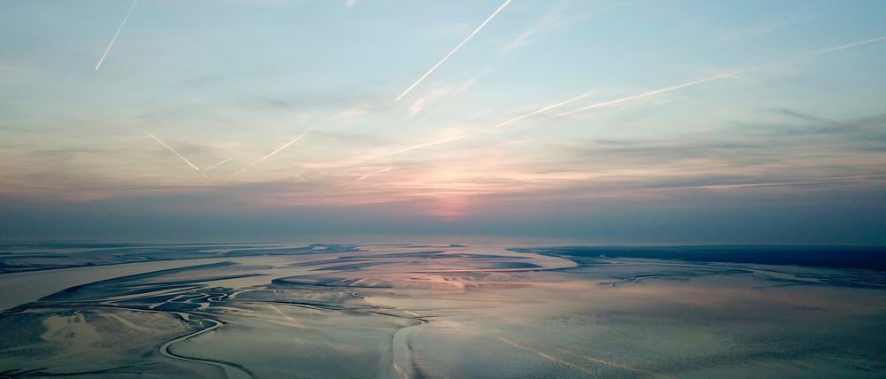 Wattenmeer der Nordsee bei Sonnenuntergang
