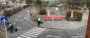 Kinder können in der Jugendverkehrsschule Schöneberg das Radfahren in sicherer Umgebung üben. 