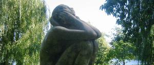 Die Hockende, auch als Sonnenanbeterin bekannt, von Eberhard Bachmann.