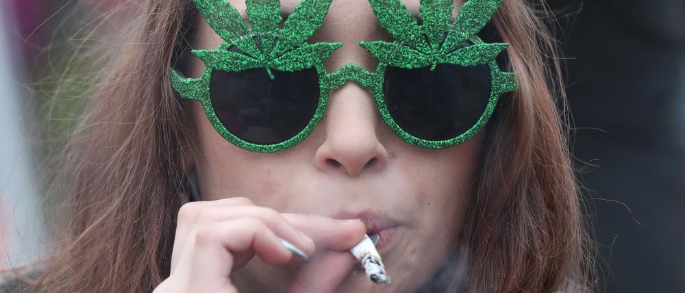 Am Morgen ein Joint – der Tag ist Dein Freund? Manche Leute glauben das wirklich.