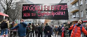 Trotz der massiven Belastung durch Drogenkonsum und -Kriminalität fordern Anwohner, den Zaunbau zu unterlassen. 