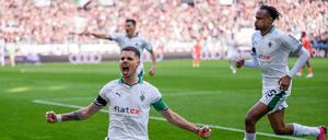 Hatten großen Anteil am Sieg von Mönchengladbach: die Torschützen Nathan Ngoumou (r.) und Julian Weigl.