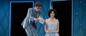 Der Misanthrop und seine Angebetete. Henning Strübbe als Alceste und Patrizia Carlucci als Célimene in „Der Menschenfeind“.