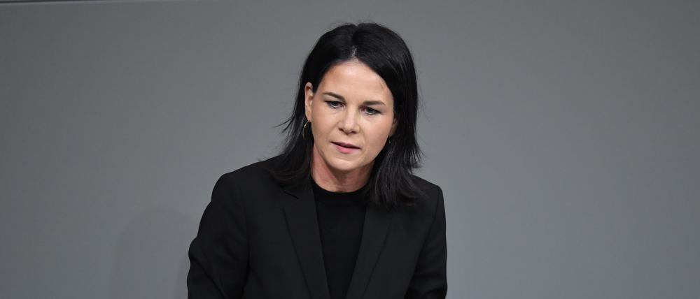 Annalena Baerbock (Bündnis 90/Die Grünen), Außenministerin, spricht im Bundestag in der Generaldebatte zum Etat des Bundeskanzlers und des Bundeskanzleramts.