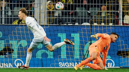 Maximilian Beier bejubelt sein 3:2, es sollte in der 64. Minute der Siegtreffer gewesen sein.