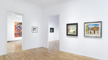 Blick in die Ausstellung „100 Jahre Held(t)en. Werner Heldt und Burkhard Held“ in der Stiftung Kunstforum Berliner Volksbank.