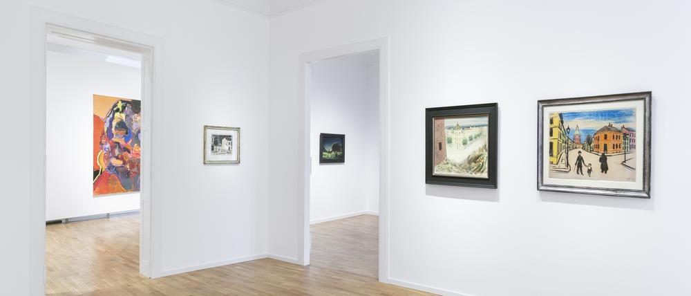 Blick in die Ausstellung „100 Jahre Held(t)en. Werner Heldt und Burkhard Held“ in der Stiftung Kunstforum Berliner Volksbank.