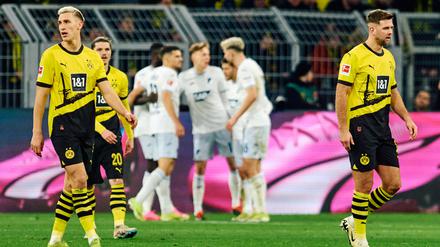 Nico Schlotterbeck (l.) und Niclas Füllkrug hatten einen gebrauchten Sonntagnachmittag im eigenen Stadion.