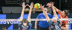 Insbesondere Trentinos Block glänzte im Hinspiel bei den Volleys (re. Timothée Carle). 