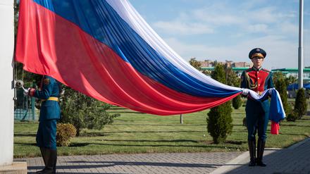Die russische Fahne weht bereits jetzt bei offiziellen Anlässen in Transnistrien. Es ist die zweite Staatsflagge.