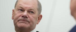 Bundeskanzler Olaf Scholz (SPD) beantwortet die Fragen von Sven Gösmann, dpa-Chefredakteur, und Michael Fischer, dpa-Kanzlerkorrespondent, bei der Chefredaktionskonferenz 2024 im dpa-Newsroom.