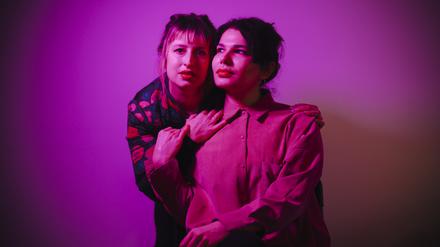 Das DJ Duo Balagan Sisters legt zum Frauentag im Beate Uwe auf.
