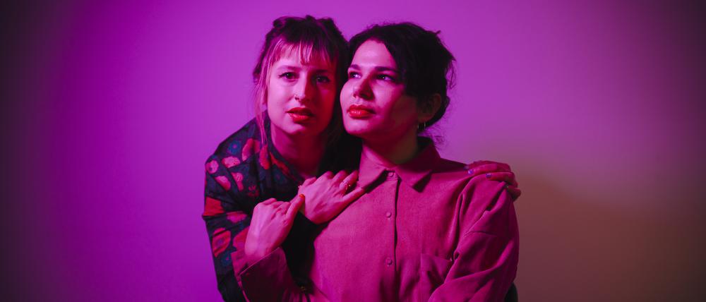 Das DJ Duo Balagan Sisters legt zum Frauentag im Beate Uwe auf.