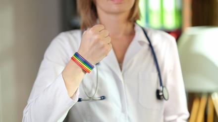 Auf der Website von Queermed sind sensibilisierte Praxen aufgelistet.