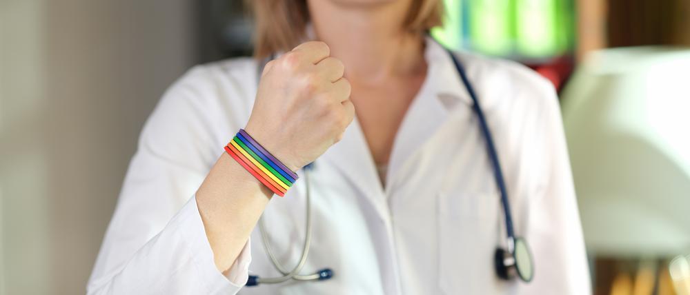 Auf der Website von Queermed sind sensibilisierte Praxen aufgelistet. 