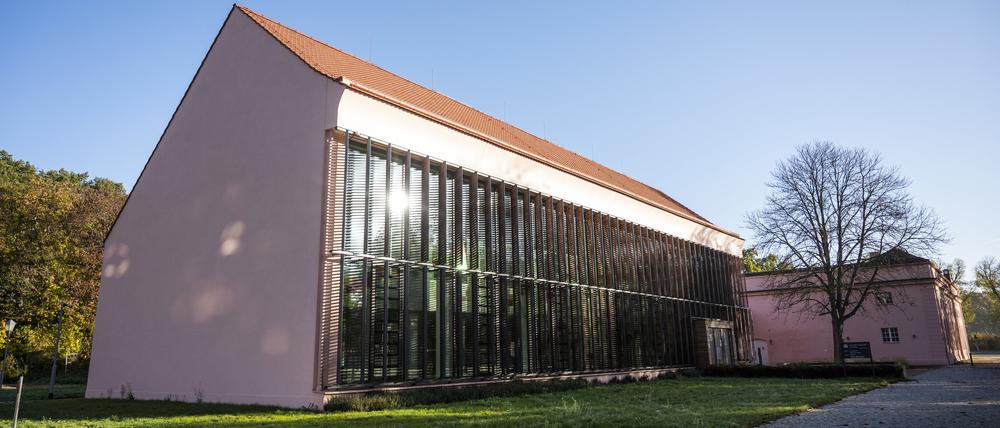 Die Sonne scheint auf das Gebäude der Rabbinerschule Abraham Geiger Kolleg. 