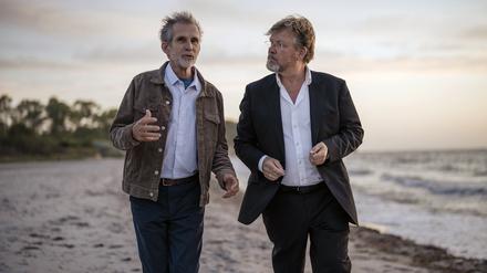 Malte (Ulrich Matthes, li.) und Patrick (Justus von Dohnányi) schmieden Pläne.