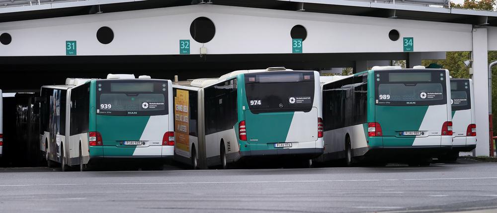 Der jetzige Carport auf dem ViP-Betriebshof muss abgerissen werden, denn die neuen Elektrobusse werden über das Dach geladen.