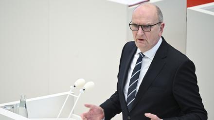 ARCHIV - 24.01.2024, Brandenburg, Potsdam: Dietmar Woidke (SPD), Ministerpräsident von Brandenburg, bei der 99. Sitzung des Landtages Brandenburg. (zu dpa: «Woidke will AfD-Wähler zurückgewinnen») Foto: Jens Kalaene/dpa +++ dpa-Bildfunk +++