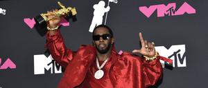 Sean „Diddy“ Combs, Gewinner des Global Icon Award, posiert im Presseraum der MTV Video Music Awards im Prudential Center, im September 2023.