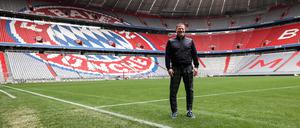 Max Eberl an neuer Wirkungsstätte im Stadion von Bayern München.
