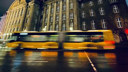 BVG Bus Rathaus Spandau - Foto: André Görke