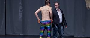 

 René Pollesch auf einer Probe mit Fabian Hinrichs.