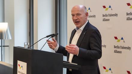 Der Regierende Bürgermeister Kai Wegner auf einer Veranstaltung der Berlin University Alliance im Humboldt-Forum.