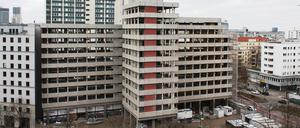 An der Urania 4-10. Aktuell steht vom Gebäude noch das Rohbau-Skelett.