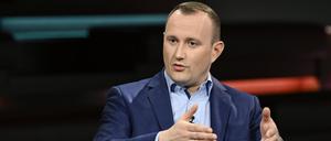 Landrat Christian Herrgott (CDU) gewann knapp gegen seinen AfD-Herausforderer.