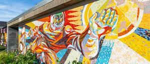 Glasmosaik Kosmonaut in Schwedt. Die Stadt Schwedt hat für kulturinteressierte Kurzreisende aus Berlin jede Menge zu bieten.