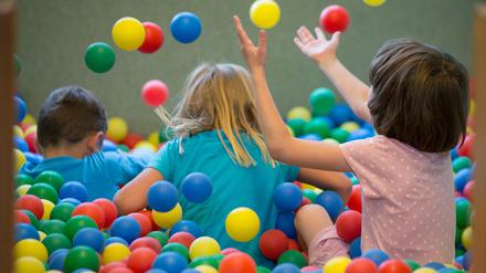 Freie Träger sind unter anderem in der Kinderbetreuung tätig. Ihre Angestellten pochen schon lange auf die Zulage in Höhe von 150 Euro.