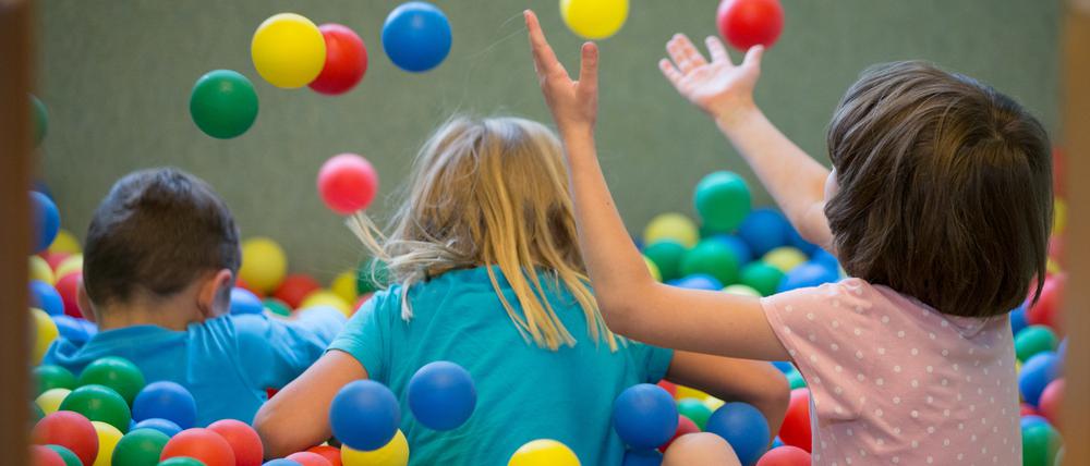 Freie Träger sind unter anderem in der Kinderbetreuung tätig. Ihre Angestellten pochen schon lange auf die Zulage in Höhe von 150 Euro.
