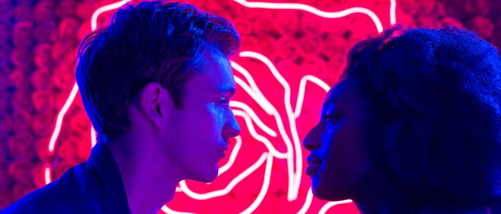 Zur ARTE-Sendung
You & Me (1/6
Ben (Harry Lawtey) und Jess (Sophia Brown) bei ihrem ersten Date
© ITV Studios 2022/All rights reserved
Foto: ZDF
Honorarfreie Verwendung nur im Zusammenhang mit genannter Sendung und bei folgender Nennung "Bild: Sendeanstalt/Copyright". Andere Verwendungen nur nach vorheriger Absprache: ARTE-Bildredaktion, Silke Wölk Tel.: +33 3 90 14 22 25, E-Mail: bildredaktion@arte.tv You & Me Series