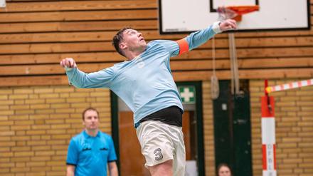 Faustballer Sebastian Kögel-Fideli will mit dem VfK mindestens das Finale erreichen. 