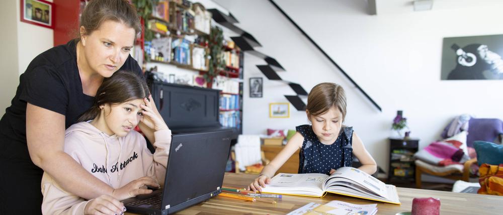 Frauen leisten noch immer mehr unbezahlte Pflegearbeit als Männer.