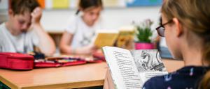 Laut der Pisa-Studie von 2022 verfehlt jeder vierte 15-jährige Jugendliche Mindeststandards beim Lesen. 