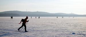 Früher gab es mehr Schnee als heute. Ab und an kann man dennoch das Winterwetter genießen, wie hier auf dem zugefrorenen Müggelsee.