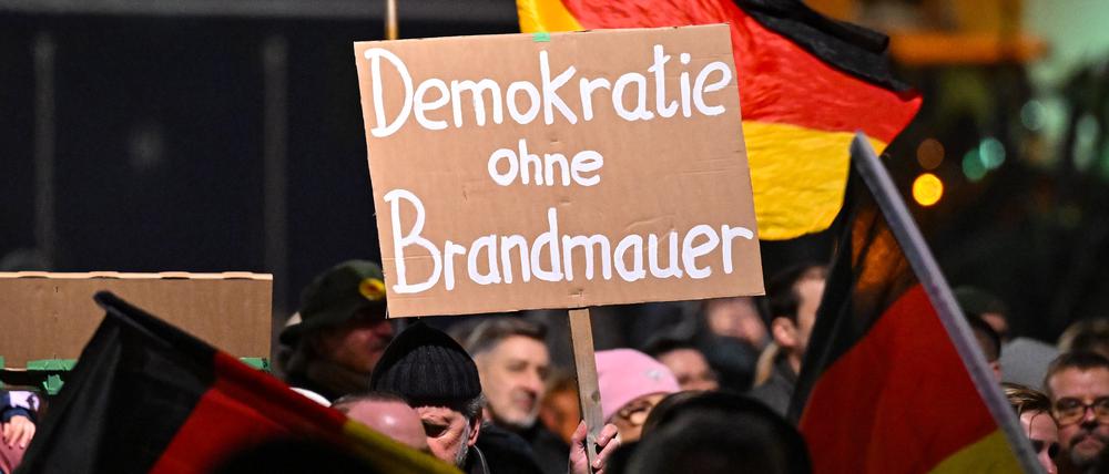 Hunderte Menschen folgten regelmäßig den Aufrufen der Bürgerinitiative „Unser Lübben“ und protestierten gegen ein zweites Flüchtlingsheim im Ort.