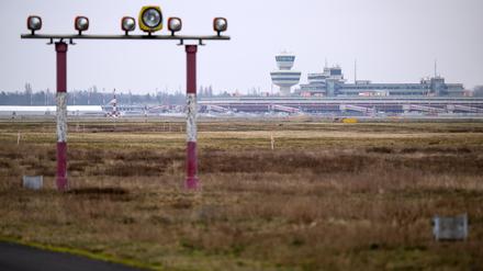 Für das Land Berlin entwickelt Grün Berlin auf rund 190 Hektar des ehemaligen Flughafengeländes in Tegel einen neuen Park, in dem Menschen ihre Freizeit aktiv gestalten können sollen.